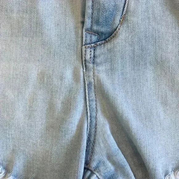 Guess light wash high rise stretchy denim shorts in size 25 - Picture 2 of 5